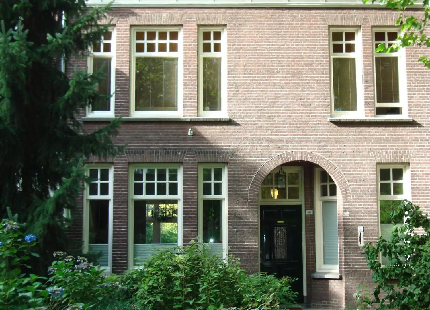Boutiquehotel Sycamore - Protected City View - 950M From Central Station contacts